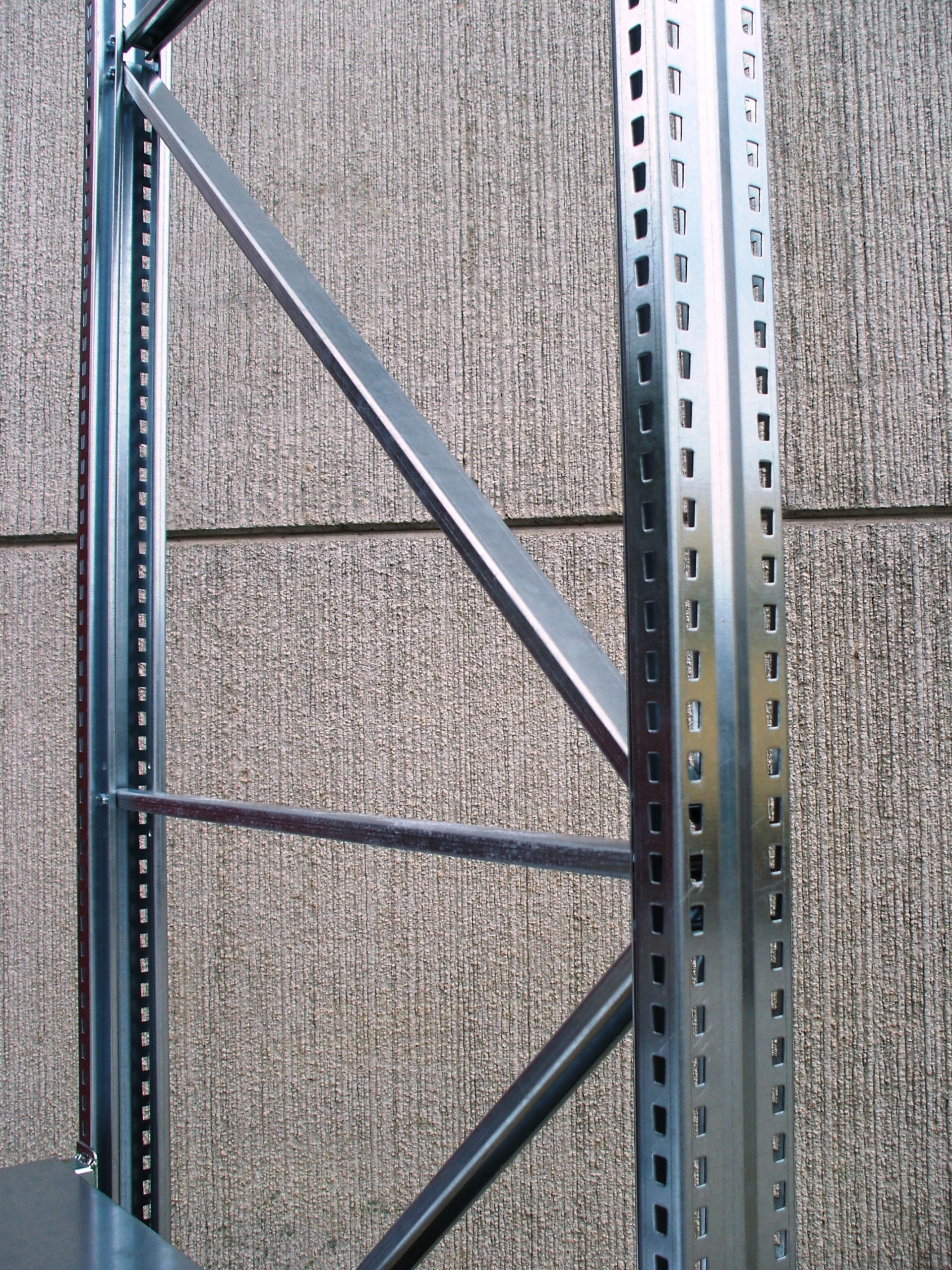 Scaffalatura a spalle C100 - dettaglio Scaffalatura a spalle C100 - dettaglio